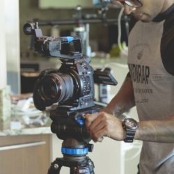 Jak poinformować kto wystąpi w Agencie